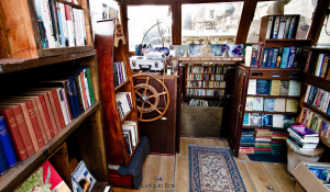 libreria-galleggiante-londra-timone